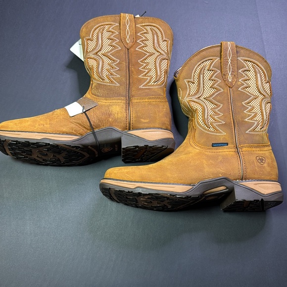 Ariat Waterproof NWT Cowgirl boots size 10b - Picture 1 of 13
